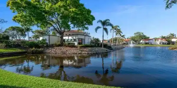 559 Beachwalk CIR