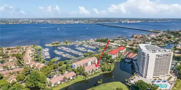 4815 S Landings DR