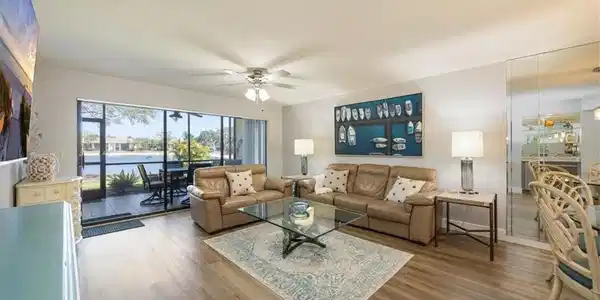 527 Lake Louise CIR