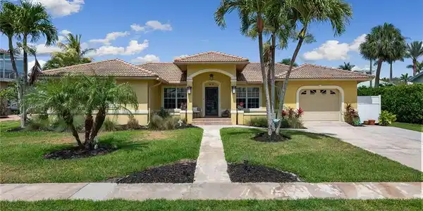819 Buttonwood CT