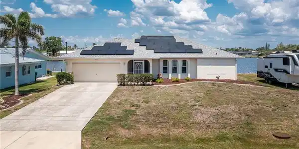 211 East Tarpon BLVD NW
