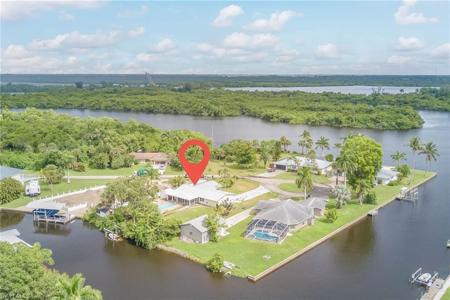 330 Shore DR
