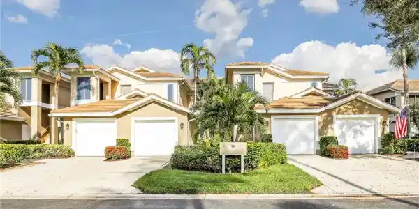 800 Carrick Bend CIR