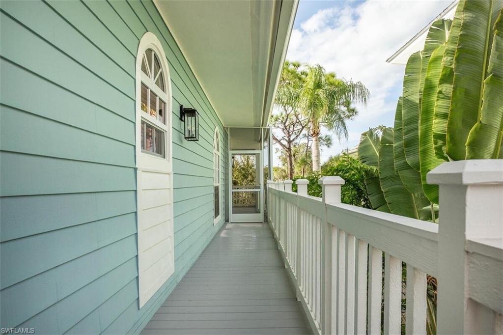 Image 3: Side Deck 2nd Floor