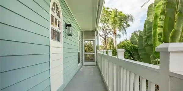 Image 3: Side Deck 2nd Floor