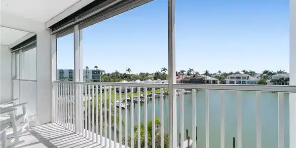 300 Park Shore DR