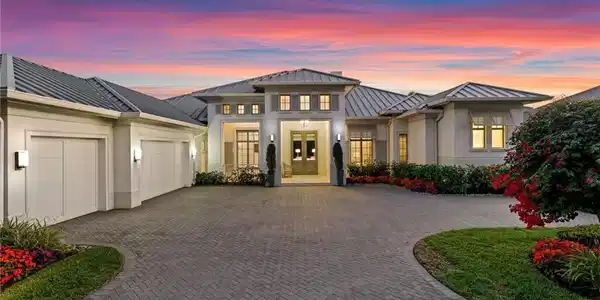 784 Anderson DR