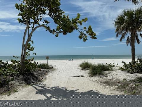 Image 3: Beach access coconut VIRTUALLY EDITED