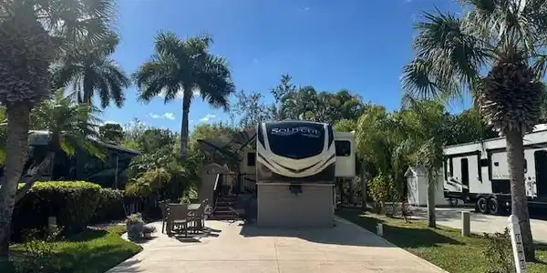 1674 Diamond Lake CIR