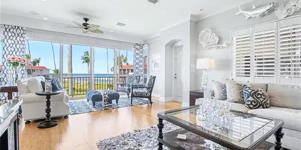 2206 Gulf Shore BLVD N