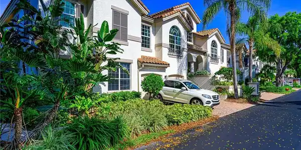 133 Colonade CIR