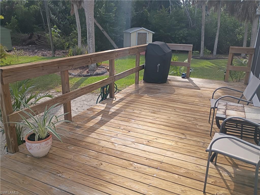 Image 4: Screened Porch