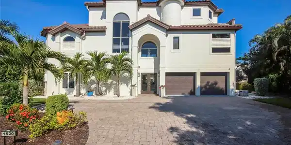 1520 Angel DR