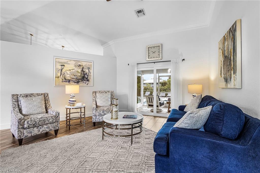 Image 4: Living room with crown molding