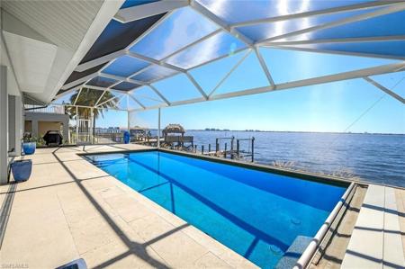 320 Bayshore DR