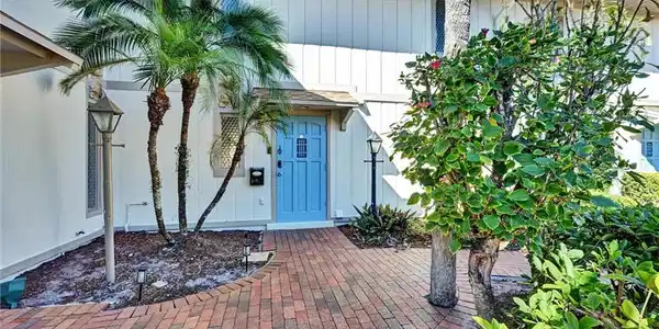 4265 Island CIR