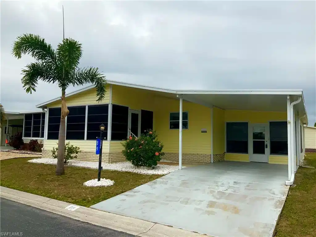 Image 1: Front Entrance & Long Driveway