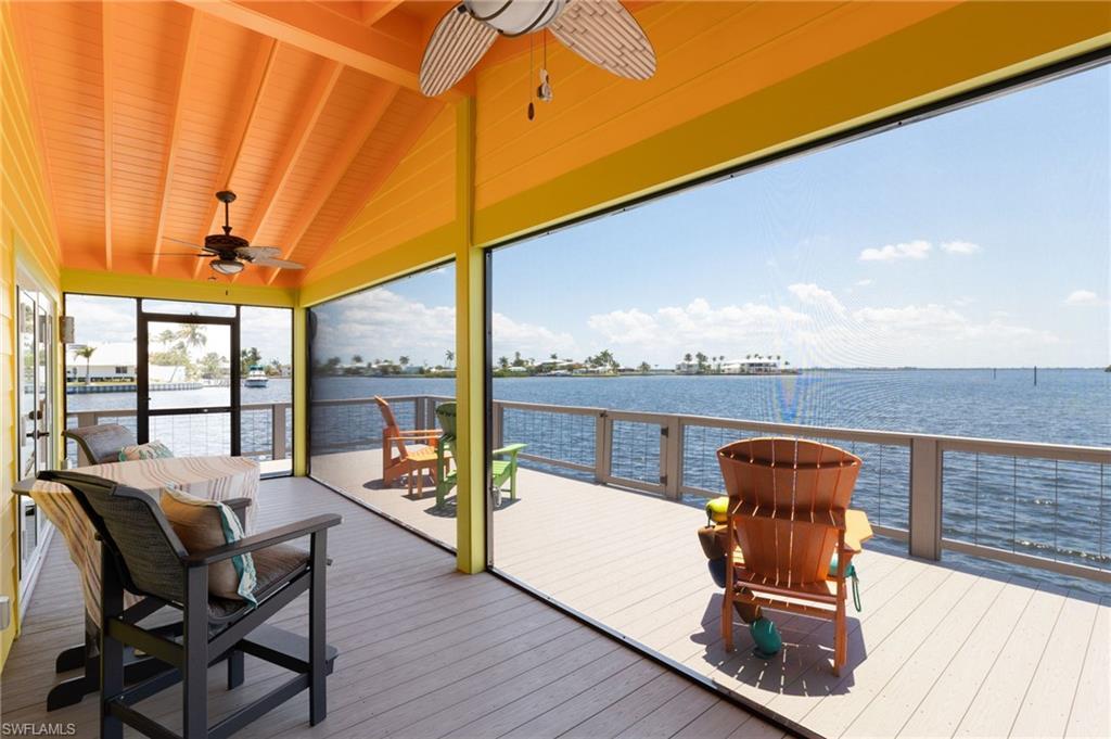 Image 3: Fun, Funky Colors on the Lanai