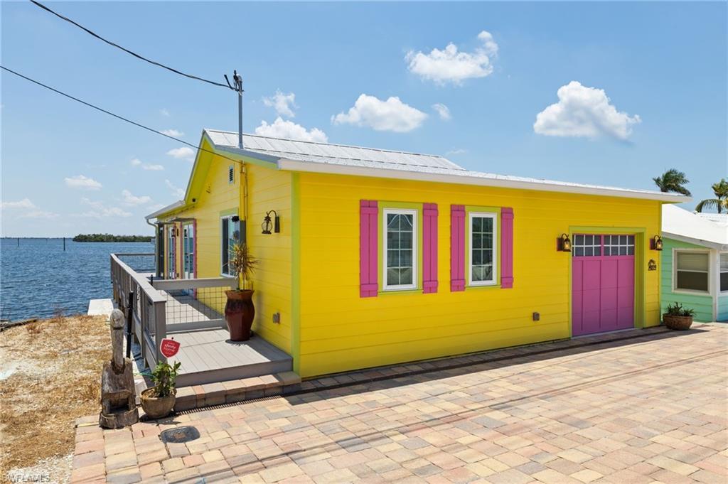Image 4: Adorable Front Elevation