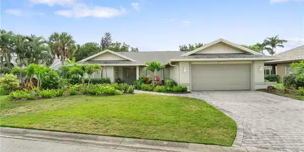 22756 CAROLINE DR