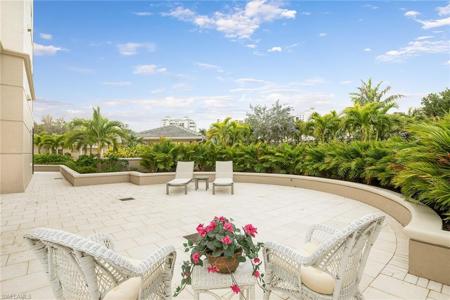 8960 Bay Colony DR