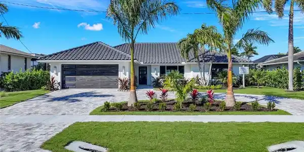 838 Magnolia CT