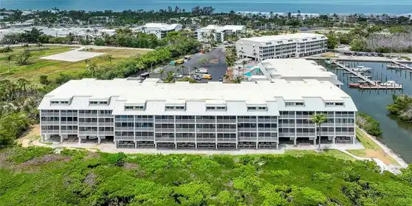 5321 Bayside Villas