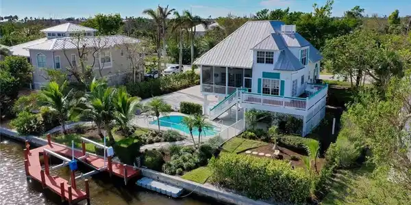 862 Beach RD