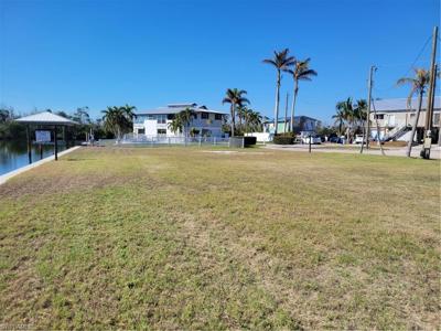 3923 Royal Palm DR
