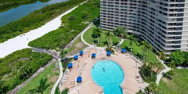 380 Seaview CT