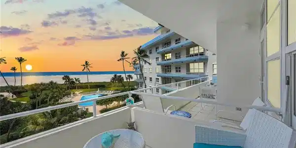 220 Seaview CT
