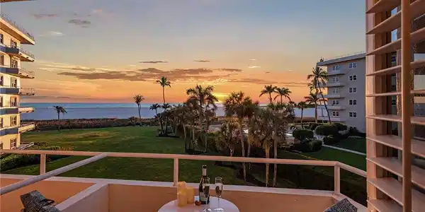 220 Seaview CT