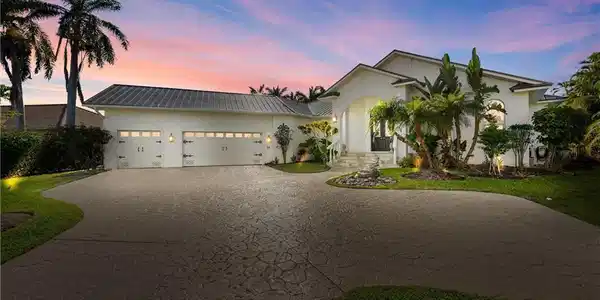 930 E Inlet DR