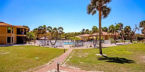 Image 2: Short stroll to the pool