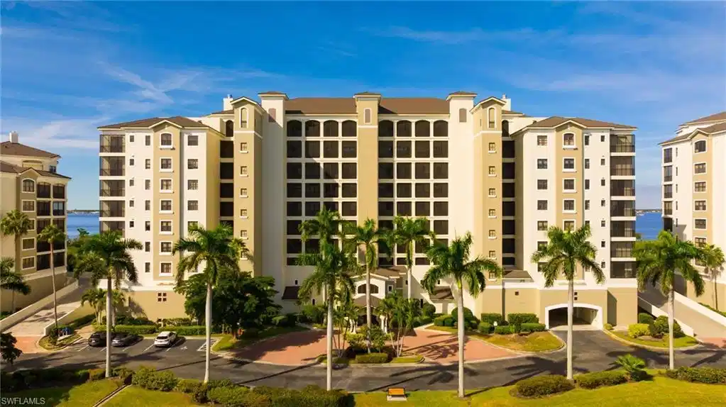 Image 1: Welcome to 11620 Court of Palms