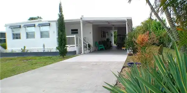 33 Henderson DR
