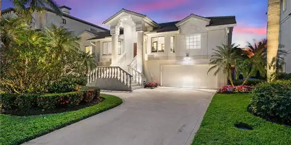 404 Bayside AVE