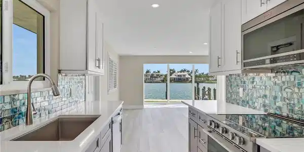 2500 Gulf Shore BLVD N
