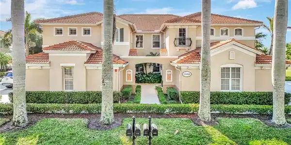 11089 Harbour Yacht CT