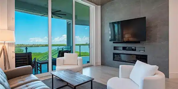60 Seagate DR