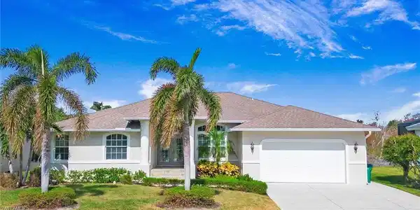 330 Colonial AVE