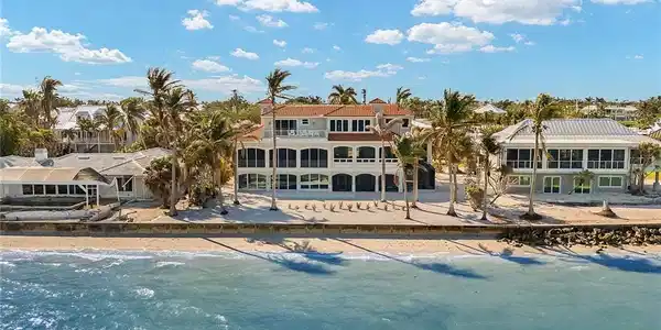 628 Lighthouse WAY