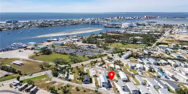 52 Oyster Bay LN