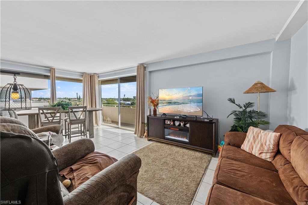 Image 4: Living room with light tile patterned floors