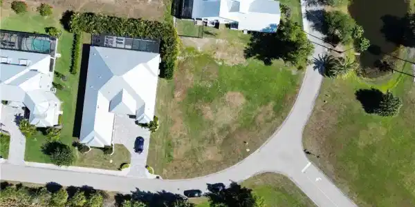 Image 3: Drone / aerial view