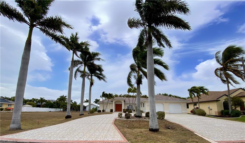 Image 2: Circular Driveway