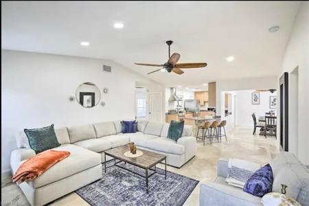 2806 SW 38th TER