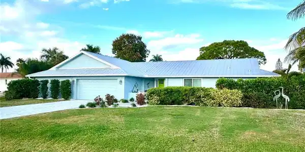 489 E Valley DR