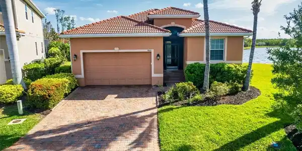8004 Banyan Breeze WAY