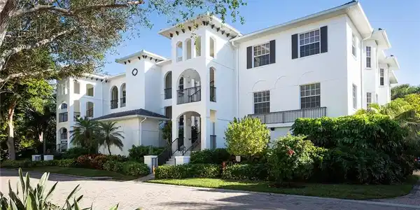 790 Bentwater CIR